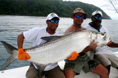 Jeff Vannoy and crew with tarpon caught on Costa Rica's South Pacific
